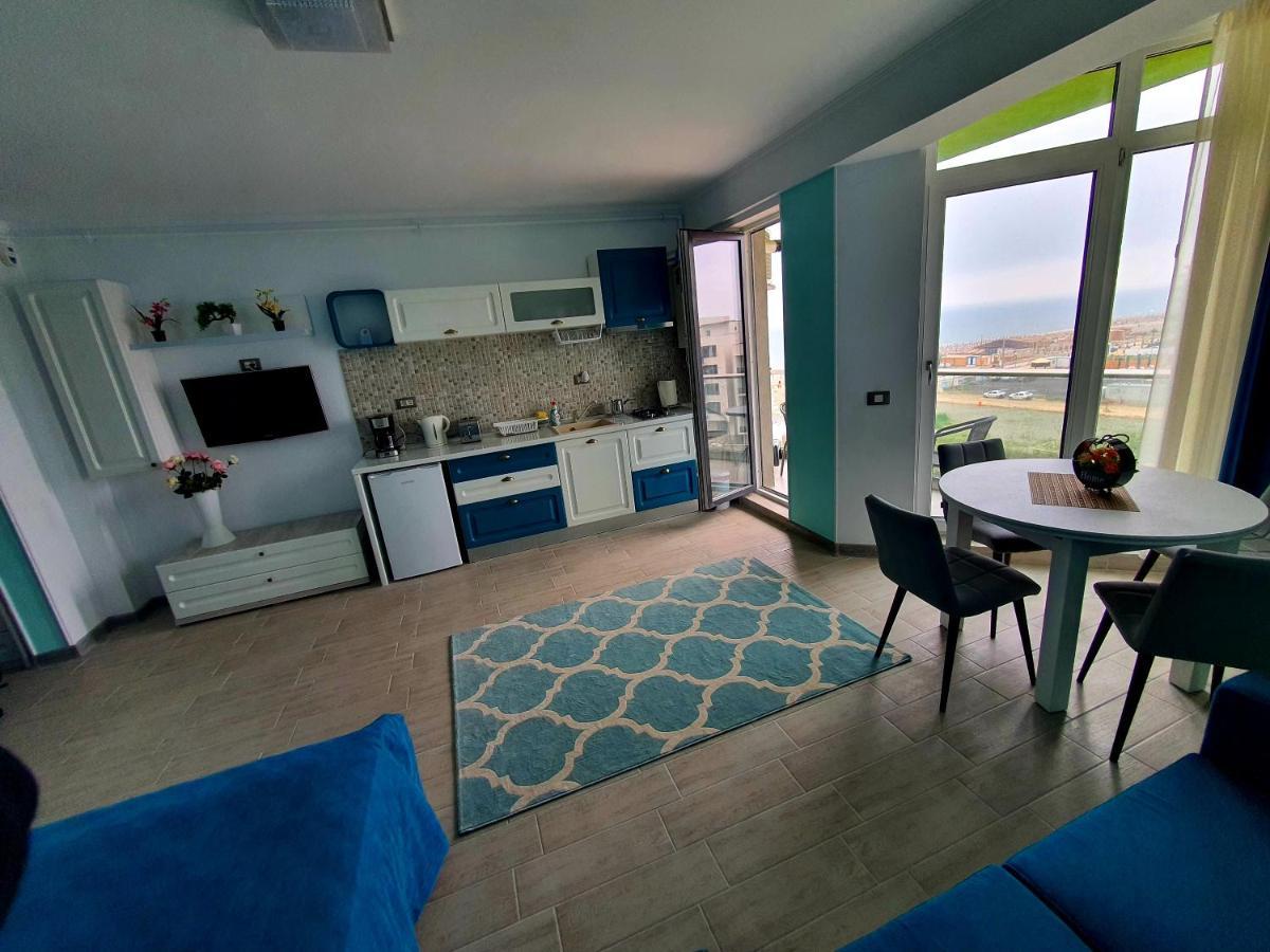 Alezzi Majestic Apartments 97 Năvodari Екстериор снимка