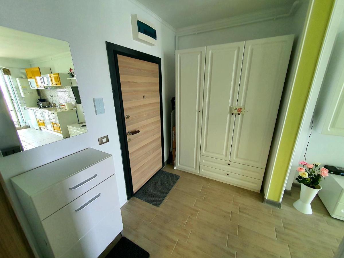 Alezzi Majestic Apartments 97 Năvodari Екстериор снимка