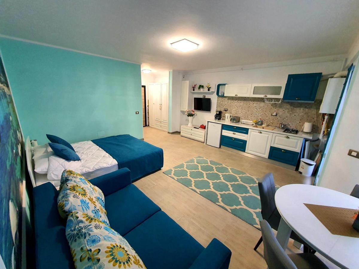 Alezzi Majestic Apartments 97 Năvodari Екстериор снимка