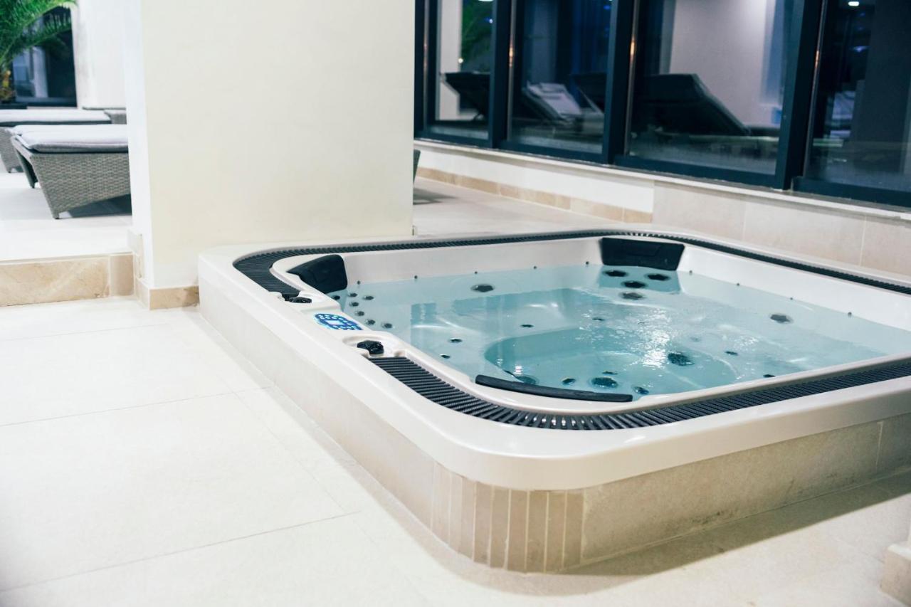 Alezzi Majestic Apartments 97 Năvodari Екстериор снимка
